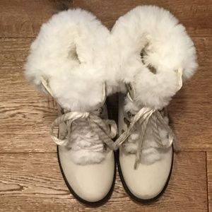 ESPRIT ankle boots, off-white exterior with white fur, size 6.